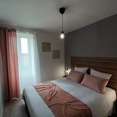 Comfortable 2 Bedroom Close To Jonzac *