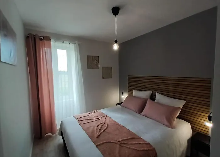 Comfortable 2 Bedroom Close To Jonzac *