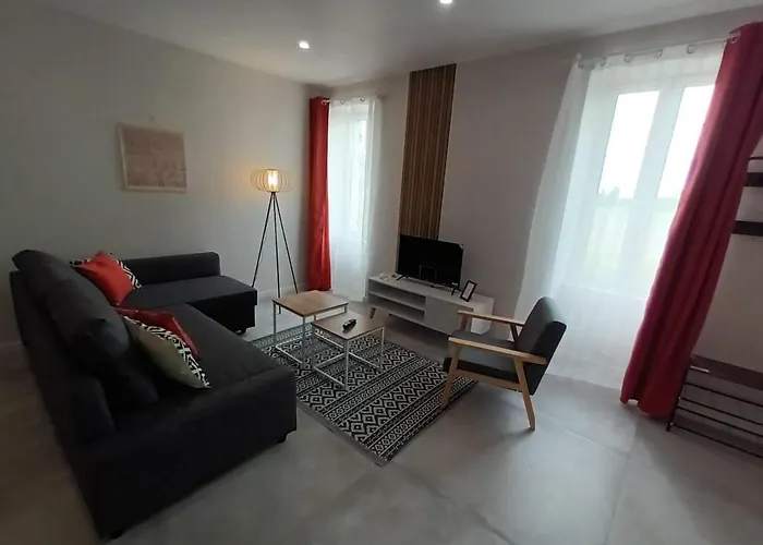 Comfortable 2 Bedroom Close To Jonzac